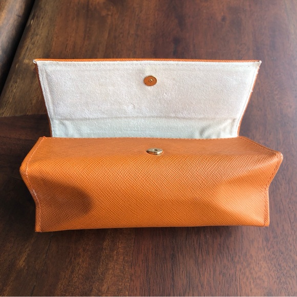 Tory Burch sunglasses case - Picture 2 of 2